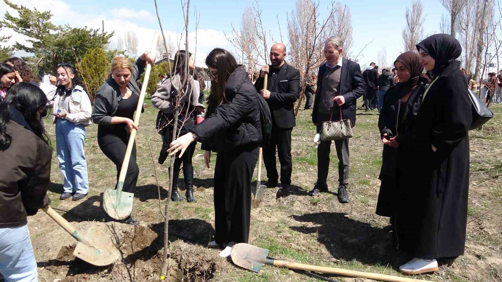 vanda gelecegin diplomatlari toprakla bag kurdu 3 5pmRFWfR