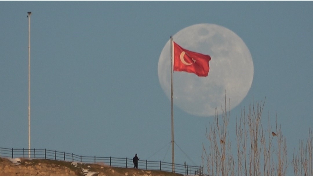 vanda gokyuzu nobet degisimi gunes cekildi ay sahneye cikti 6 sONtHjsM