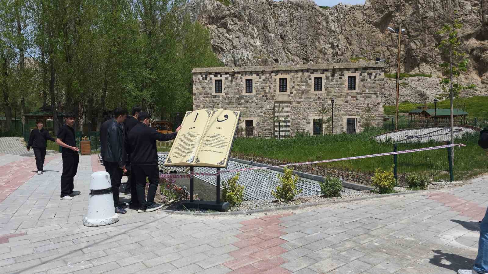 vanda gorsel solen inci kefalleri tarihi horhor camiine konuk oldu 6 kd7TQPQ3