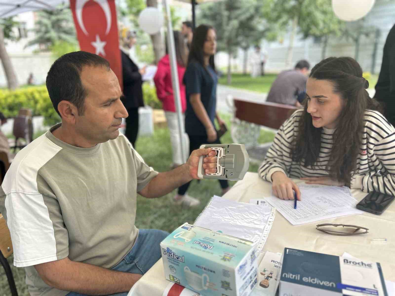 Van’da "Hareket yaşını öğren, sağlıklı yaşa" kampanyası başlatıldı 5 vanda hareket yasini ogren saglikli yasa kampanyasi baslatildi 1 ZP1NFchV