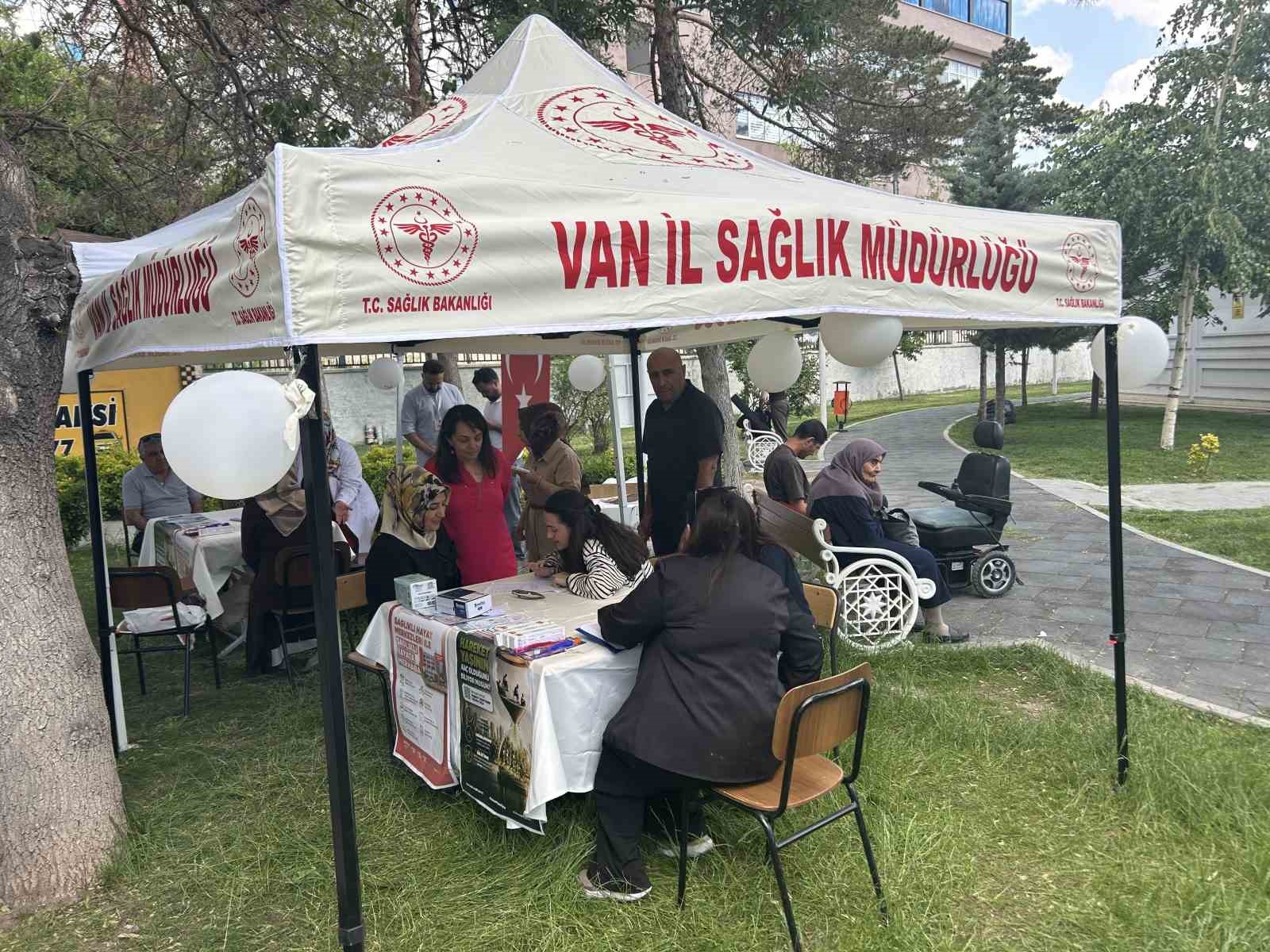 Van’da "Hareket yaşını öğren, sağlıklı yaşa" kampanyası başlatıldı 6 vanda hareket yasini ogren saglikli yasa kampanyasi baslatildi 2 MiNi6GqP