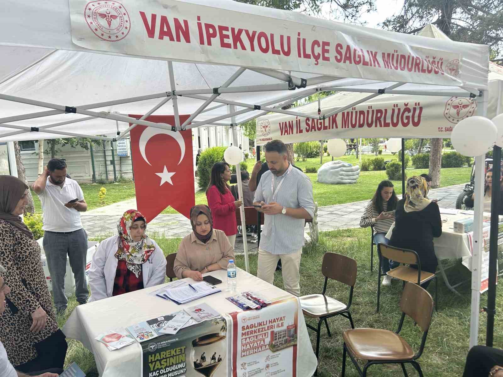 Van’da "Hareket yaşını öğren, sağlıklı yaşa" kampanyası başlatıldı 7 vanda hareket yasini ogren saglikli yasa kampanyasi baslatildi 3