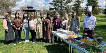 vanda-her-gebeye-bir-ebe-projesinden-anneler-gunu-etkinligi-xwCYtiUd.jpg