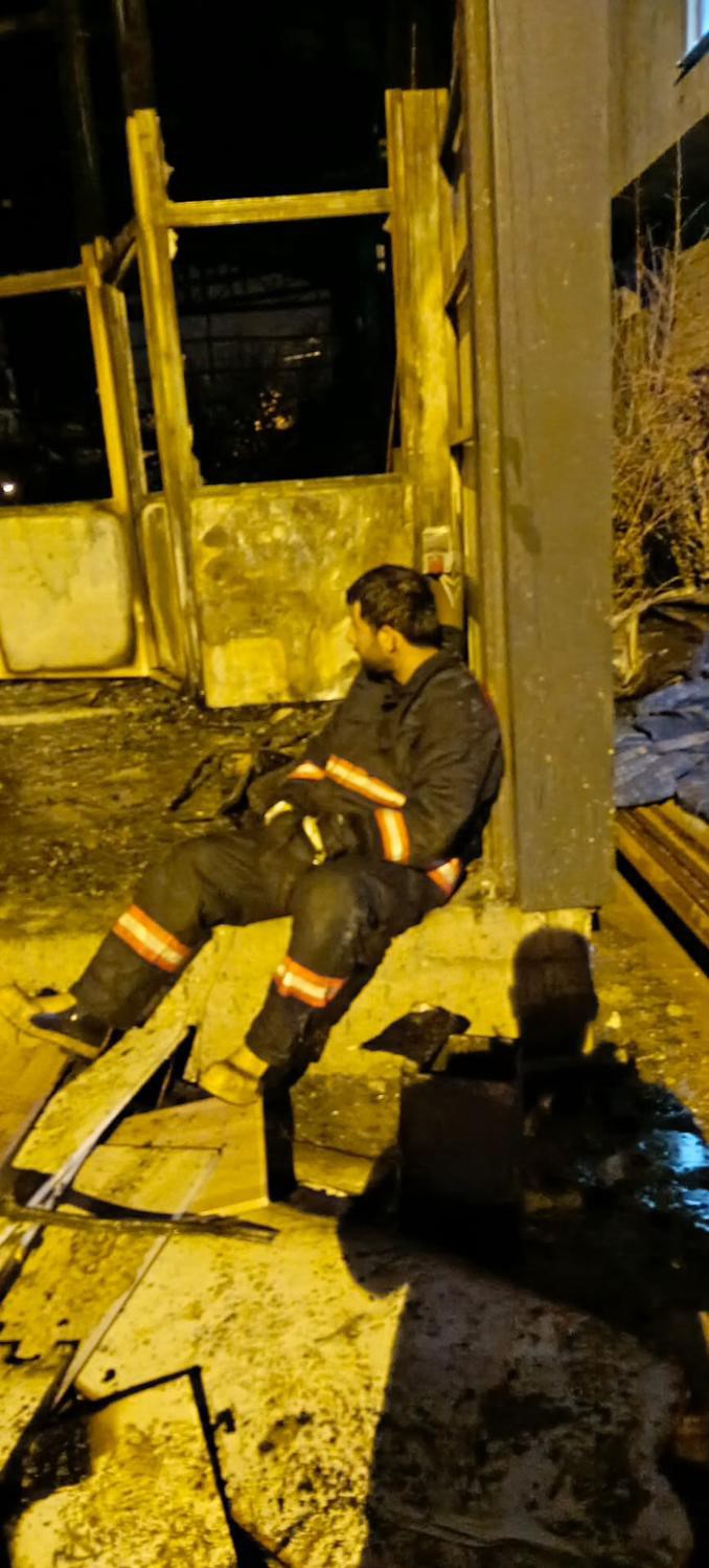 vanda is yerindeki yanginda 1 kisi yaralandi 2 kisi dumandan etkilendi 3 2PEHRCYk