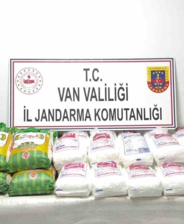 vanda-kacak-esya-ve-gida-maddesi-ele-gecirildi-Ww9Mdb77.jpg