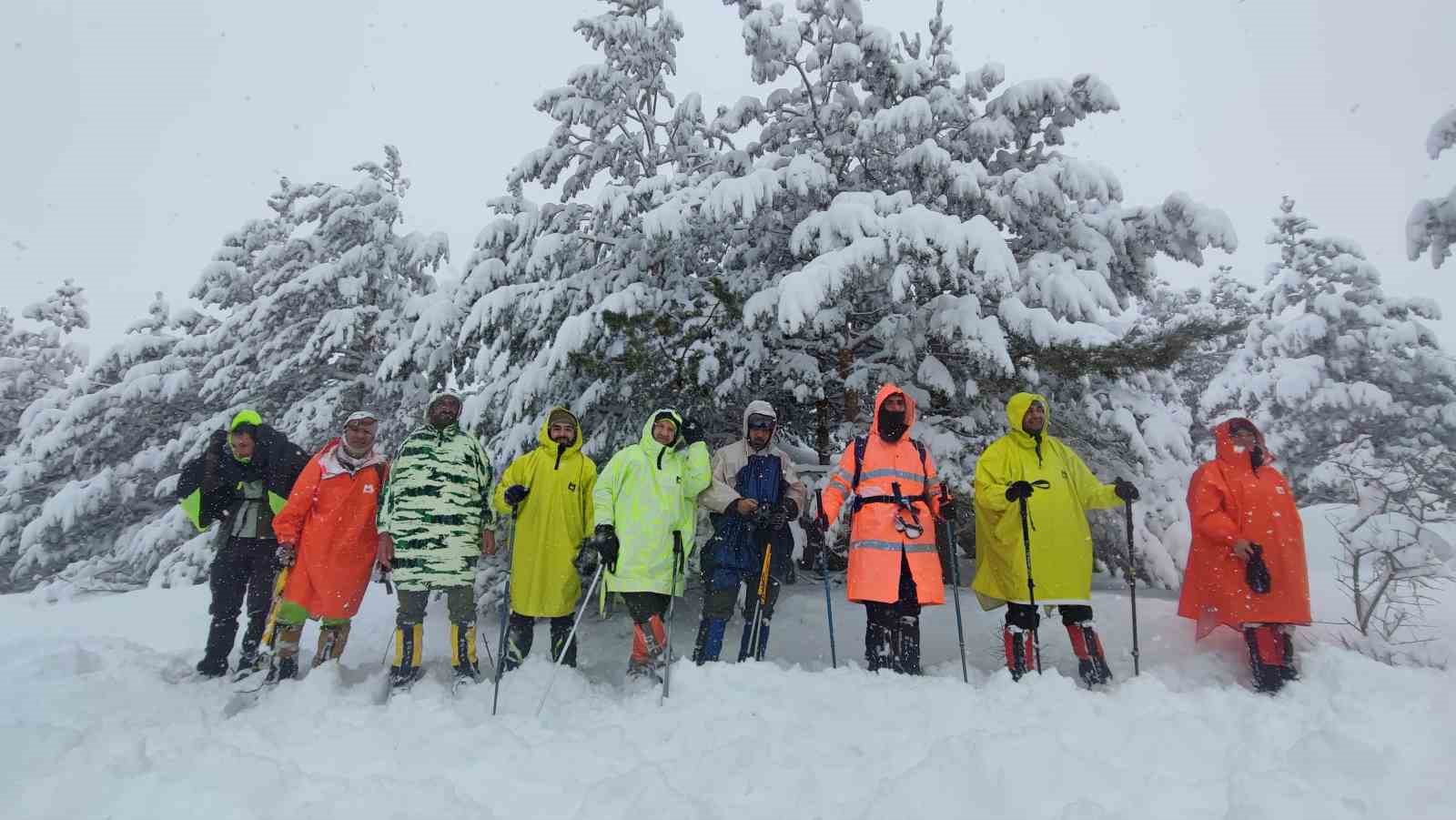 vanda kar nedeniyle yol kapandi rota toprakkaleye cevrildi 7
