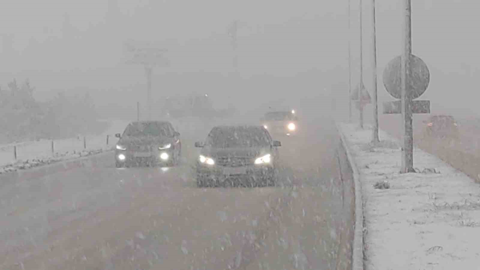 Van’da kar yağışı trafiği olumsuz etkiledi: Maddi hasarlı kazalar meydana geldi 10 vanda kar yagisi trafigi olumsuz etkiledi maddi hasarli kazalar meydana geldi 6 f59kPnMy
