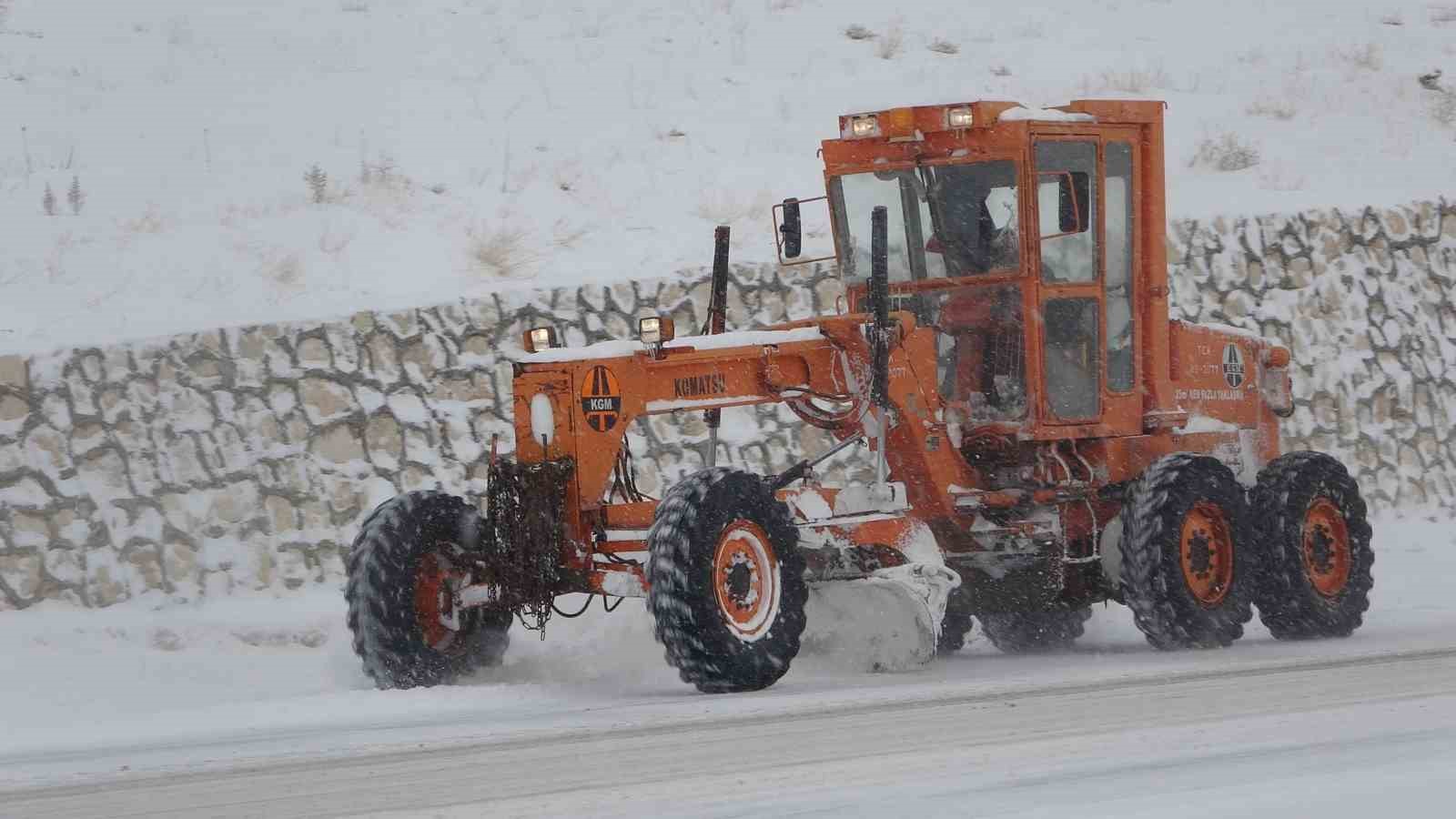 vanda kardan dolayi kapanan 287 yoldan 89u acildi 5 etUBwdXe