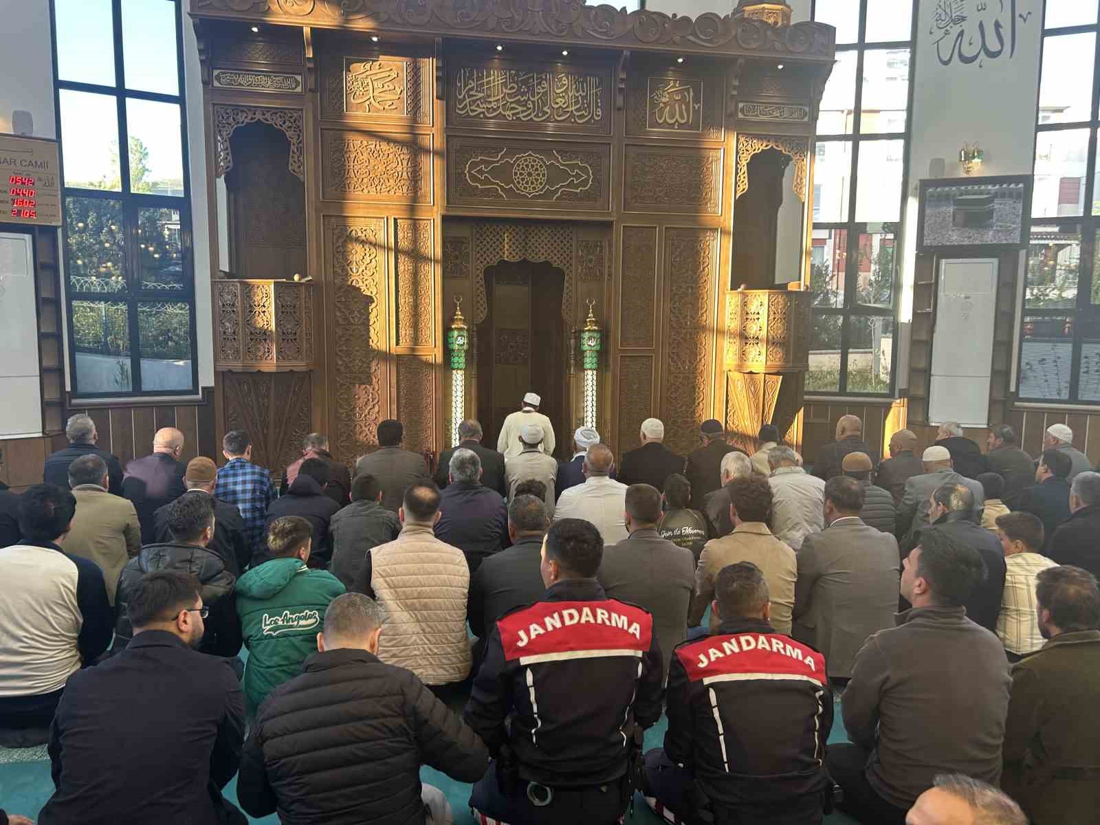 vanda kurban bayrami namazi coskusu 1 bVArdc9M