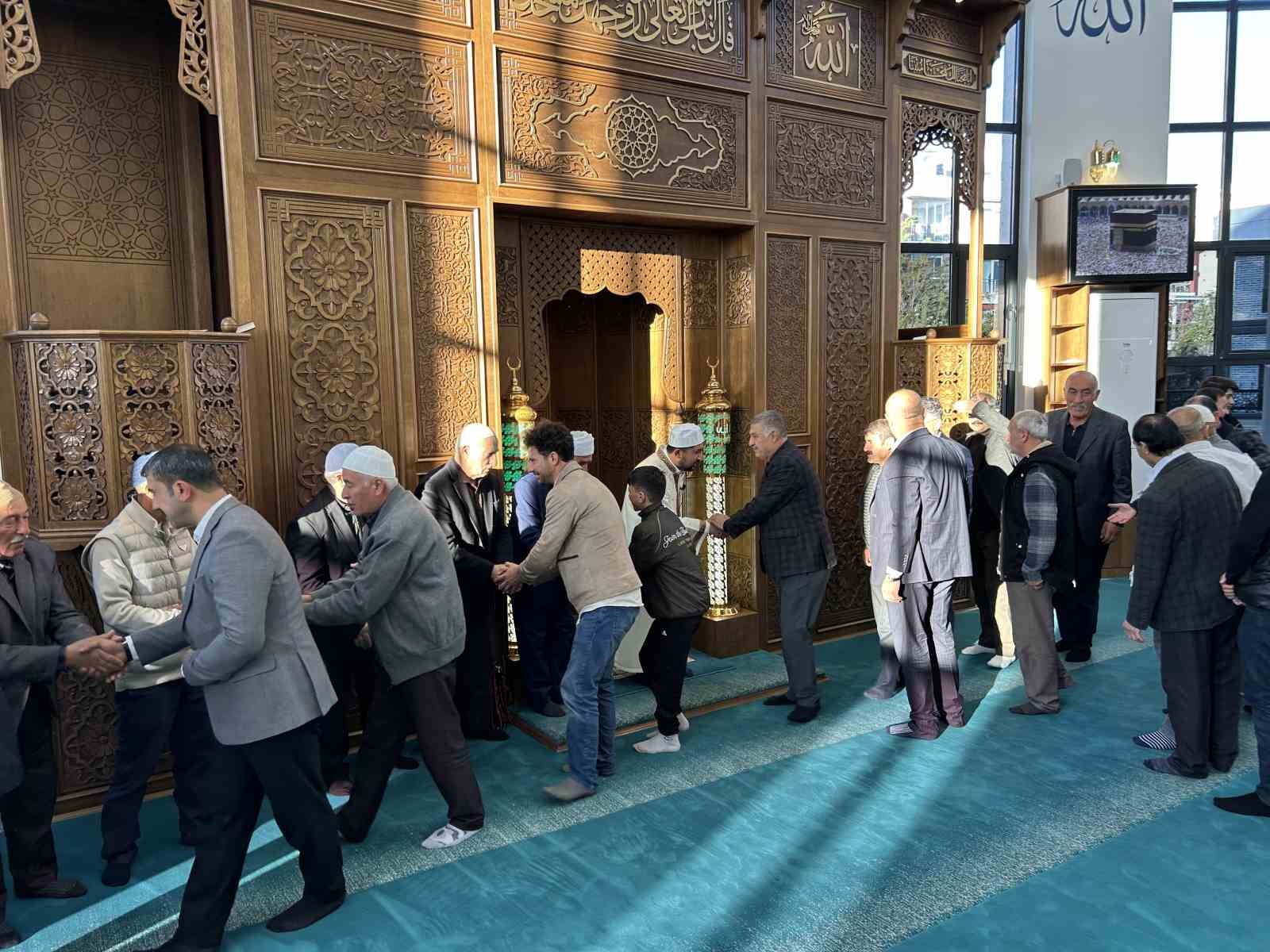 vanda kurban bayrami namazi coskusu 5 XJyrO4BW