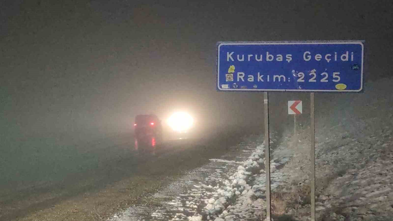 Van’da Kurubaş Geçidi’nde yoğun kar yağışı ve sis etkili oldu 4 vanda kurubas gecidinde yogun kar yagisi ve sis etkili oldu 0