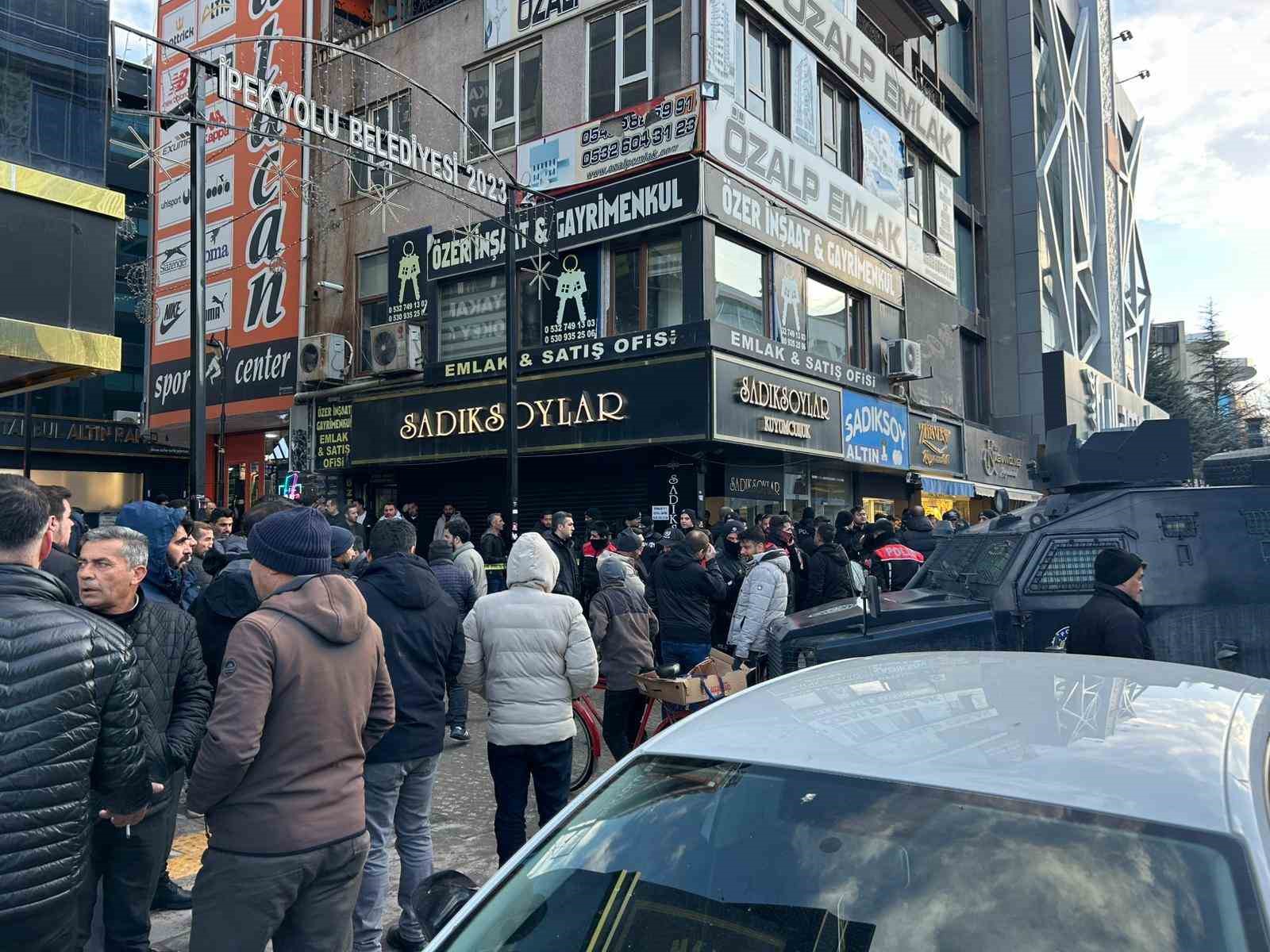 vanda kuyumcunun altin ve paralarla kayiplara karisti iddiasi 0 izmhHudW