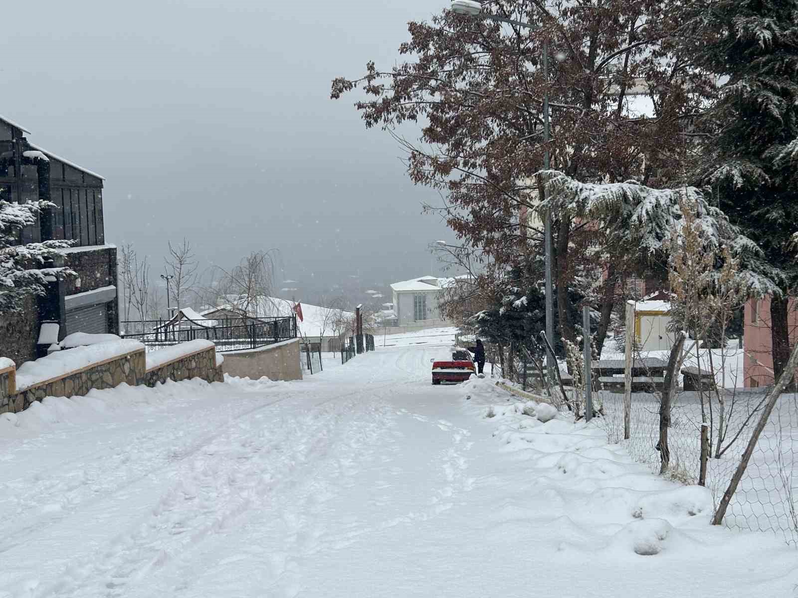 vanda mart ayi kapidan baktirdi kar yagisi ulasimi durdurdu 2 fKhgSWEf