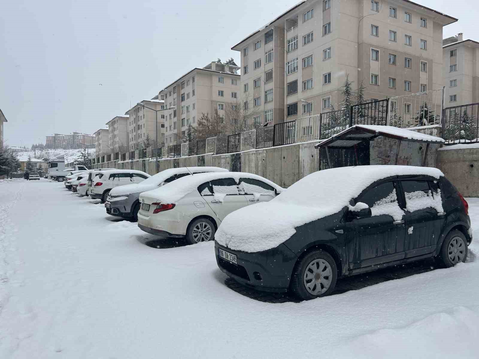 vanda mart ayi kapidan baktirdi kar yagisi ulasimi durdurdu 3 PiONKiXd