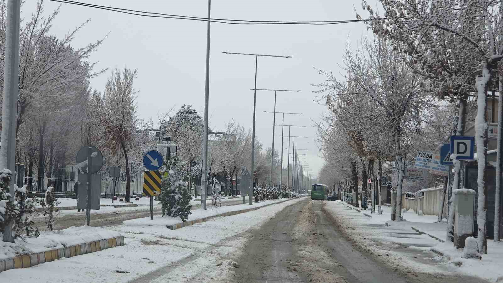 vanda nisan kari 93 yerlesim yerinin yolu kapandi izmir ucagi inemedi 7