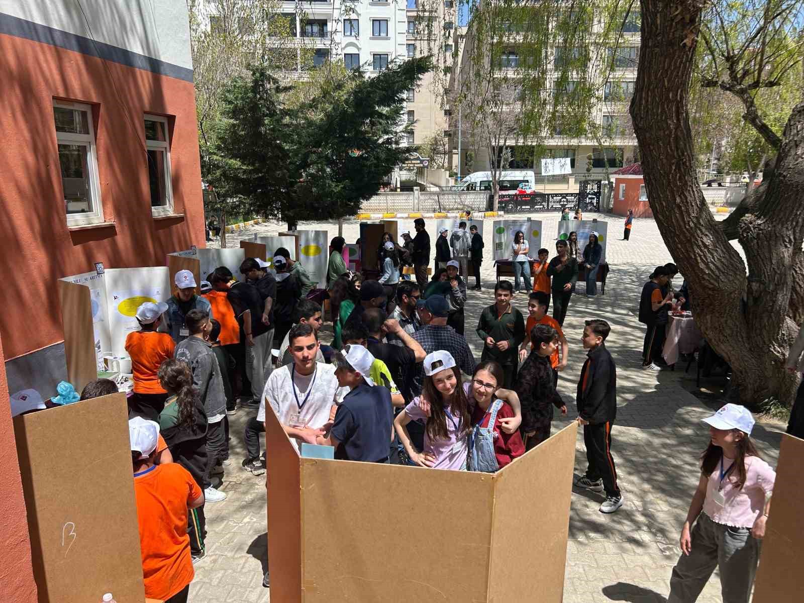 vanda ogrencilerin hazirladigi projeler bilim fuarinda sergilendi 4 sjLbpSzy