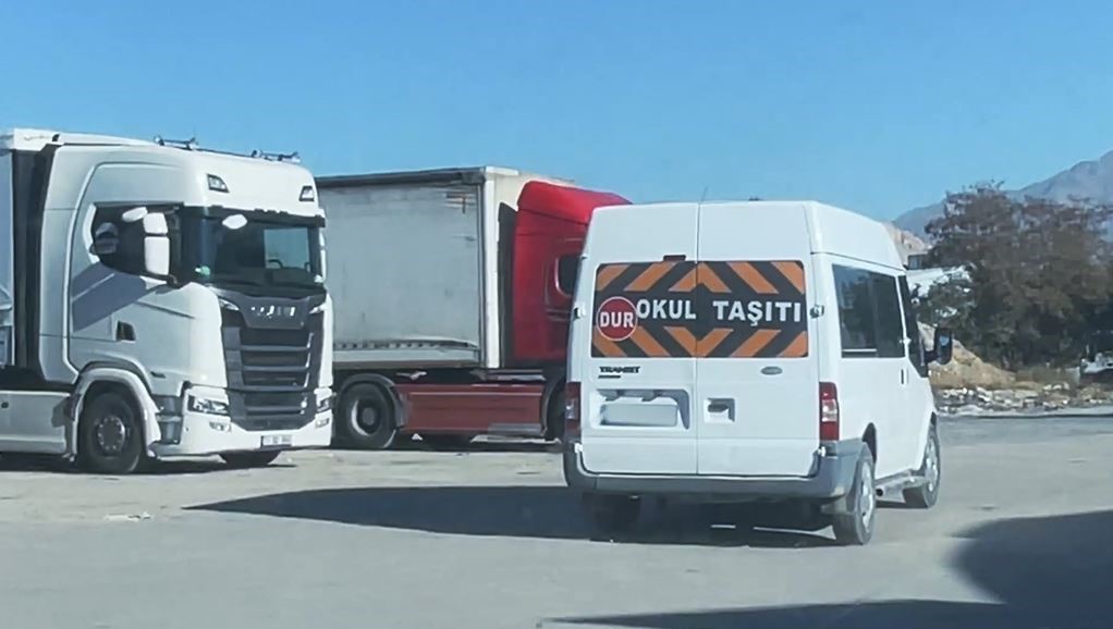 Van’da ’okul taşıtı’ yazan araçta 35 kilo metamfetamin ele geçirildi 1 vanda okul tasiti yazan aracta 35 kilo metamfetamin ele gecirildi 0 SE4fYKYM