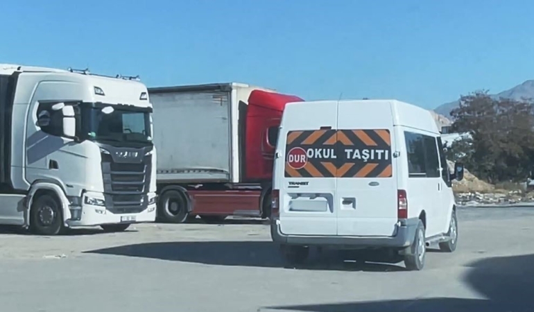 vanda-okul-tasiti-yazan-aracta-35-kilo-metamfetamin-ele-gecirildi-L7IVBtEO.jpg