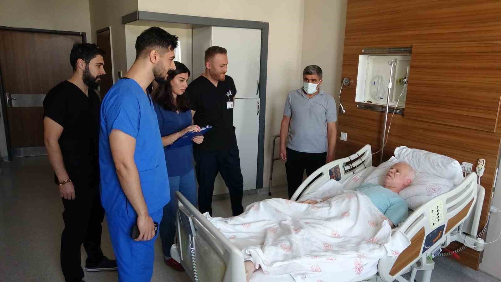 vanda olumcul damar yirtigi 15 kisilik ekip tarafindan ameliyat edildi 0 s4F5jsFW