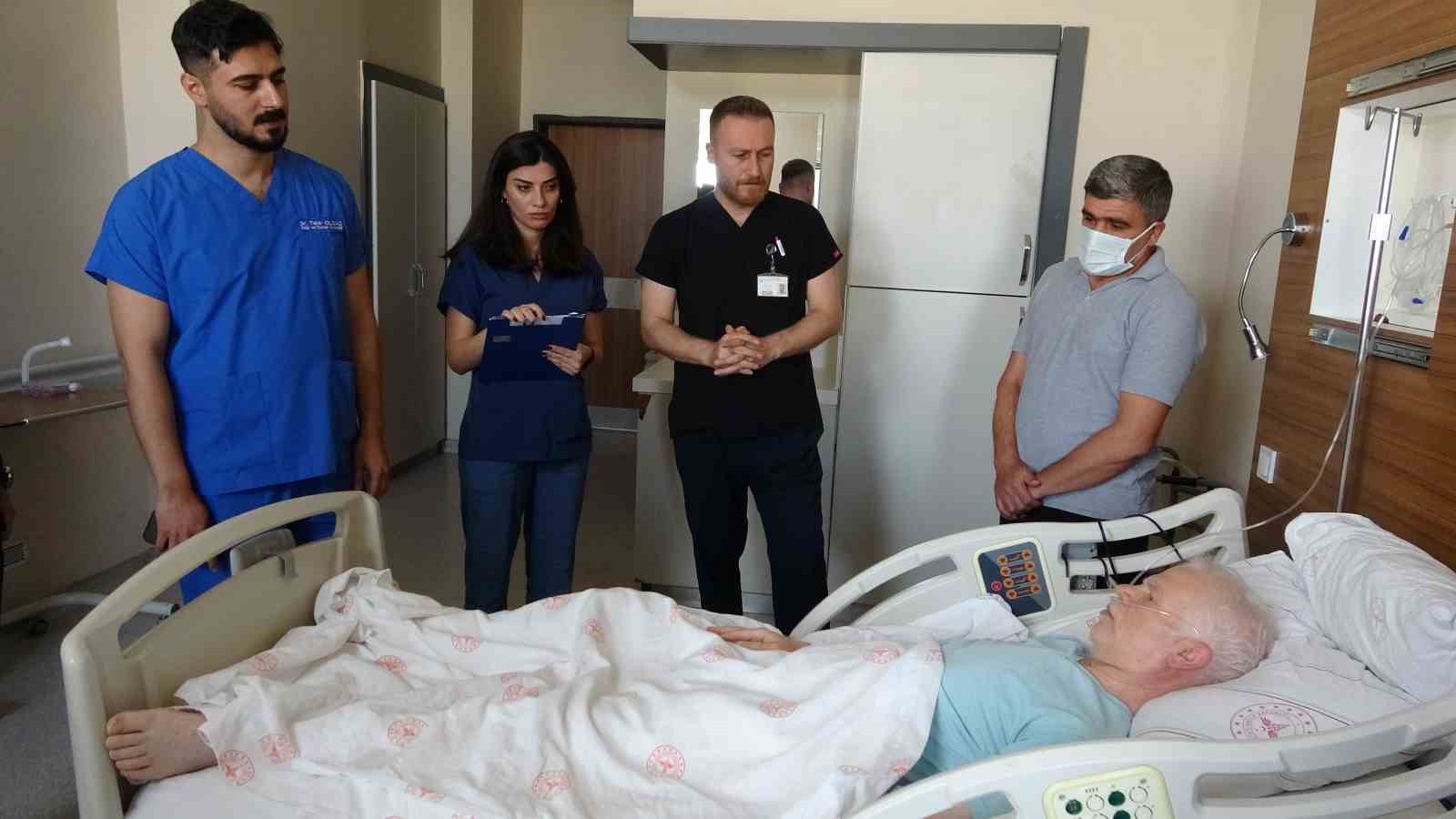 vanda olumcul damar yirtigi 15 kisilik ekip tarafindan ameliyat edildi 1 FBztqrdh