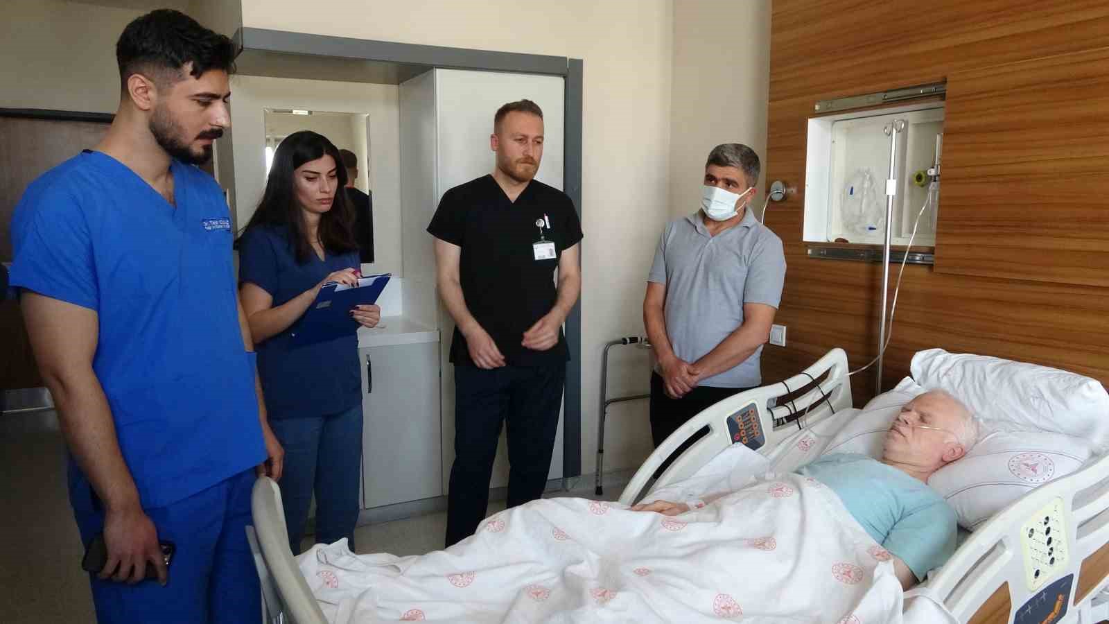 vanda olumcul damar yirtigi 15 kisilik ekip tarafindan ameliyat edildi 3 pNMNLzAw