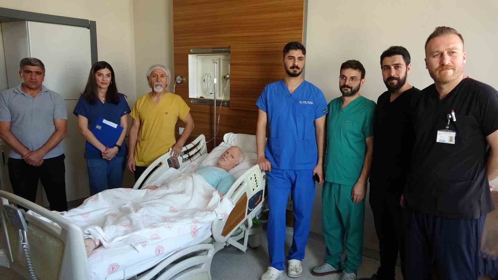 vanda olumcul damar yirtigi 15 kisilik ekip tarafindan ameliyat edildi 4 QBjgnHX3