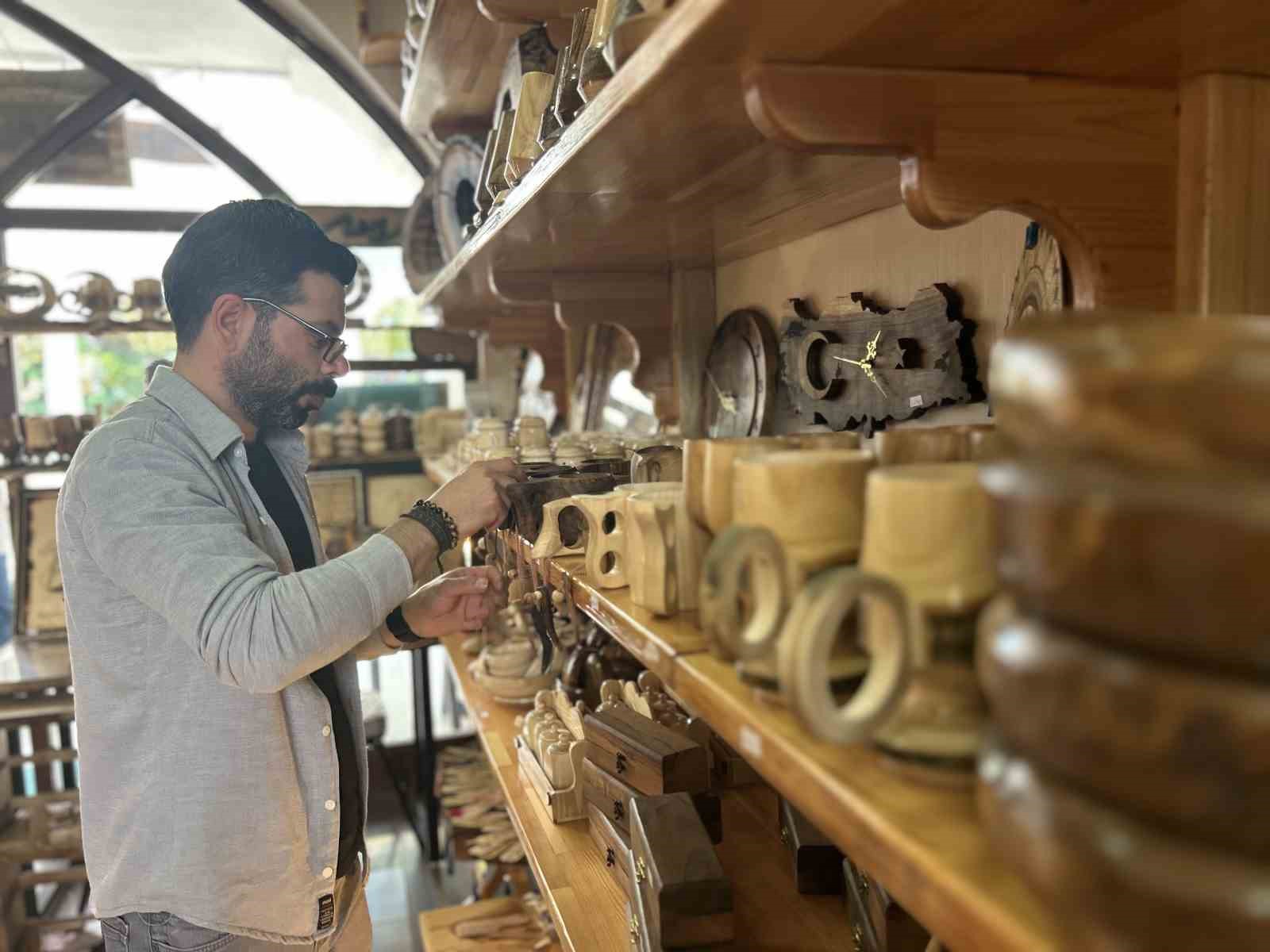 Van’da ömrünü tamamlamış ceviz ağaçları dekoratif ürünlere dönüşüyor 9 vanda omrunu tamamlamis ceviz agaclari dekoratif urunlere donusuyor 5