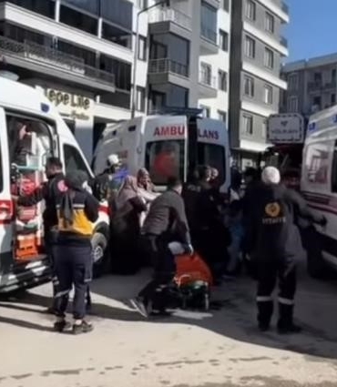 vanda-otopark-yangininda-29-kisi-dumandan-etkilendi-ywbl4nKZ.jpg