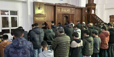 vanda-ramazan-ayinin-ilk-teravih-namazi-kilindi-6DbnjT7j.jpg