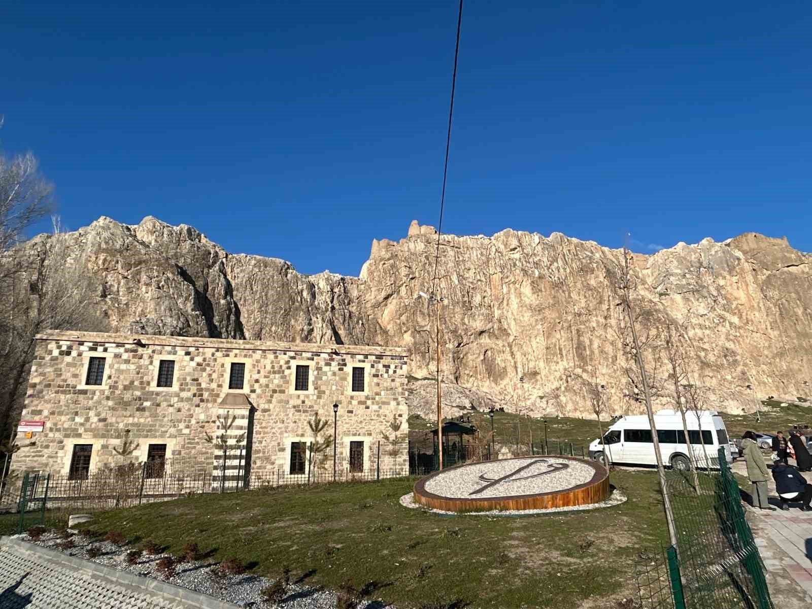 vanda ramazan oncesi manevi atmosfer tarihi camide yasaniyor 3 Y9FcJmTA