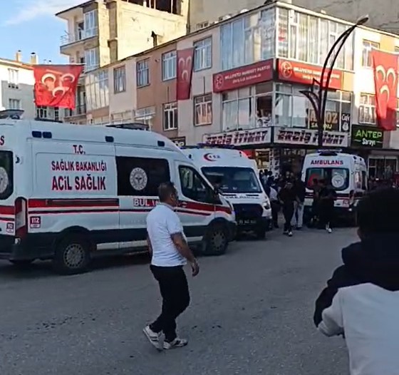 Van’da silahlı ve bıçaklı kavga: 5 yaralı 7 vanda silahli ve bicakli kavga 5 yarali 3 v8FT4bls