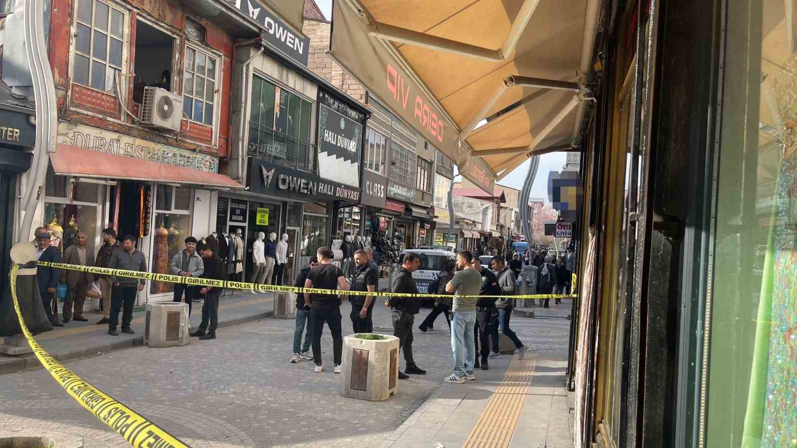 vanda sokak ortasinda silahli saldiri 1 yarali 0 CYj7Y5cB