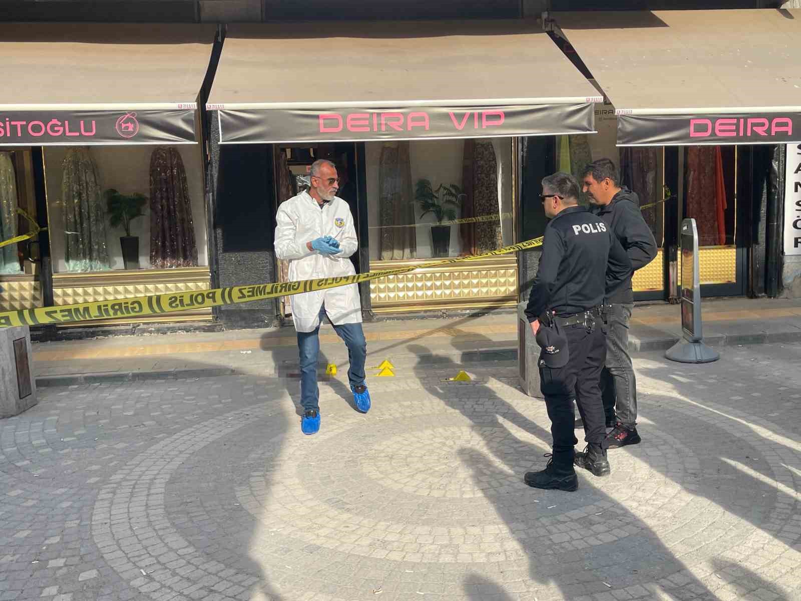 vanda sokak ortasinda silahli saldiri 1 yarali 2 Evy6mUC7
