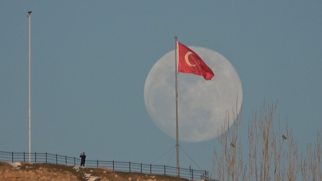 vanda tarih ile dolunayin bulusmasi gorsel solen sundu 12 VdY3Lkrk