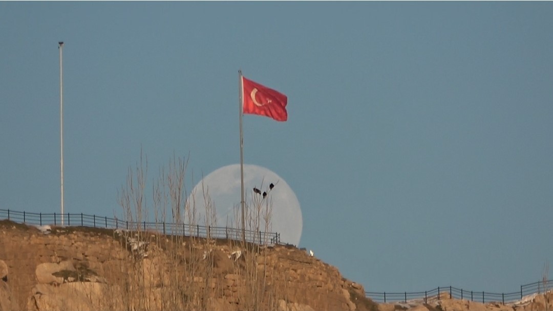 vanda tarih ile dolunayin bulusmasi gorsel solen sundu 15 Ja7pBJKW