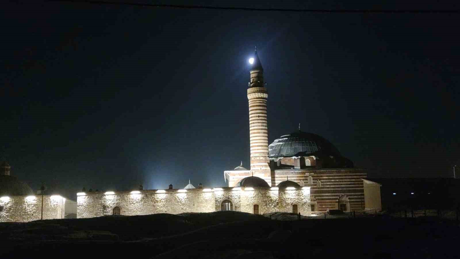 vanda tarih ile dolunayin bulusmasi gorsel solen sundu 16 R3Aj1jlJ
