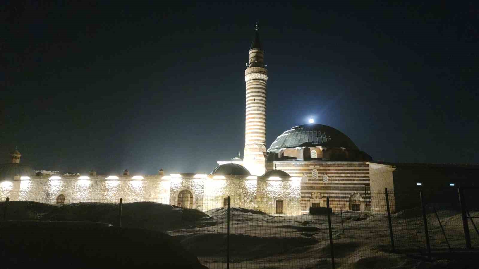 vanda tarih ile dolunayin bulusmasi gorsel solen sundu 17 IpzQQEM8