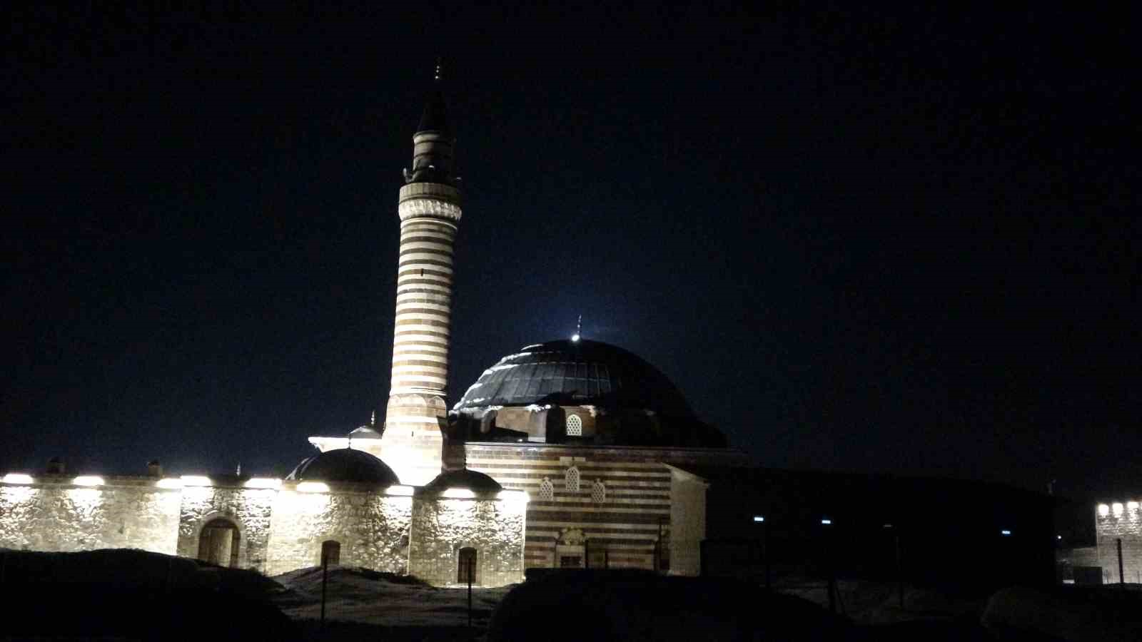 vanda tarih ile dolunayin bulusmasi gorsel solen sundu 24 prJd52Mh