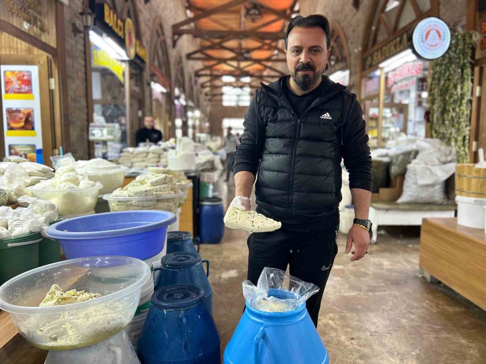 Van’da taze otlu peynir sezonu başladı: Bereketli yağışlar yüzleri güldürdü 5 vanda taze otlu peynir sezonu basladi bereketli yagislar yuzleri guldurdu 1 wRdzCkaD