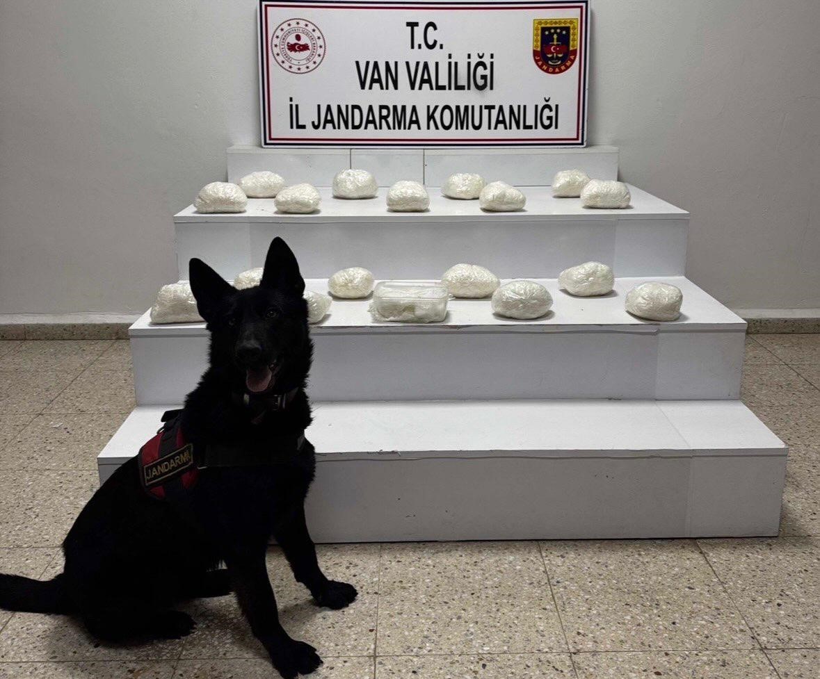 vanda yarim tona yakin uyusturucu ele gecirildi 2 DsG78ksg