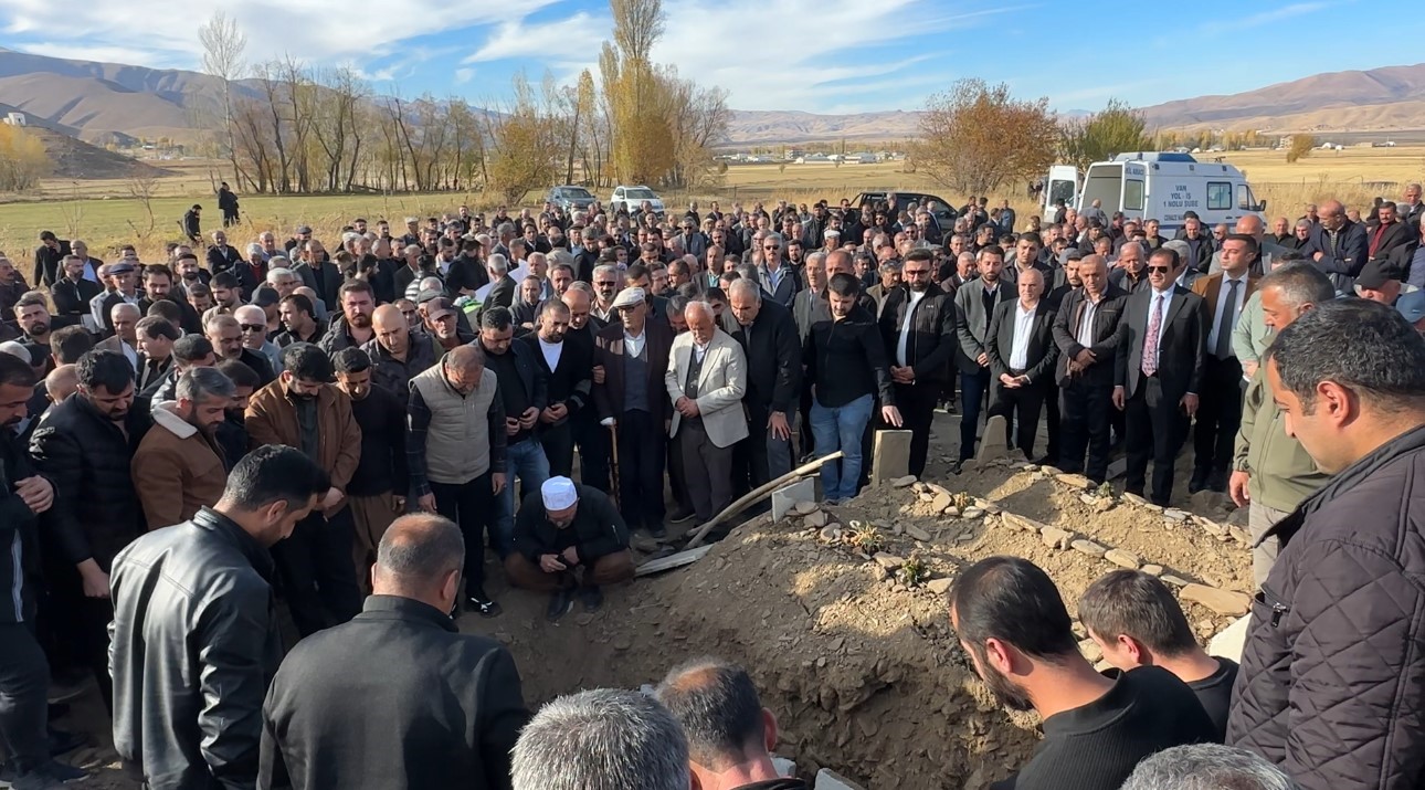 Van’daki feci kazada ölü sayısı 4’e yükseldi 4 vandaki feci kazada olu sayisi 4e yukseldi 0 eRmbVD6P