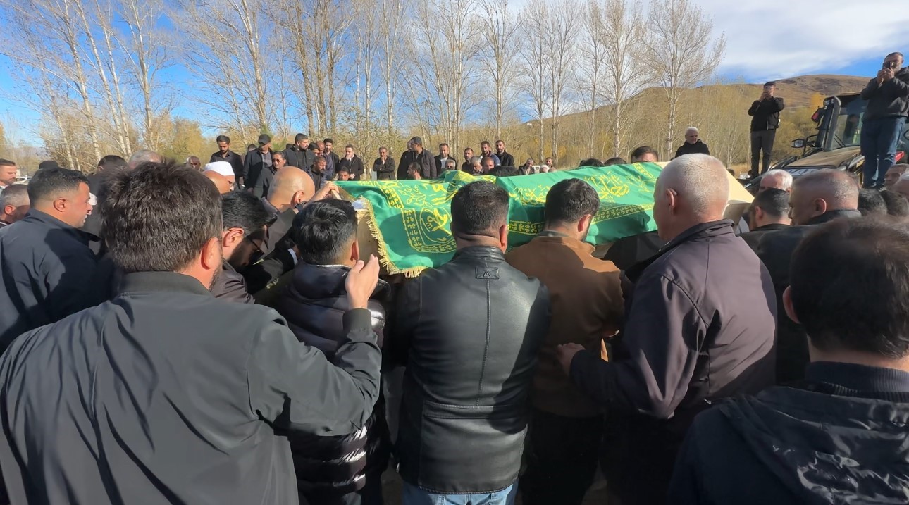 Van’daki feci kazada ölü sayısı 4’e yükseldi 6 vandaki feci kazada olu sayisi 4e yukseldi 2 FhwJFcUB