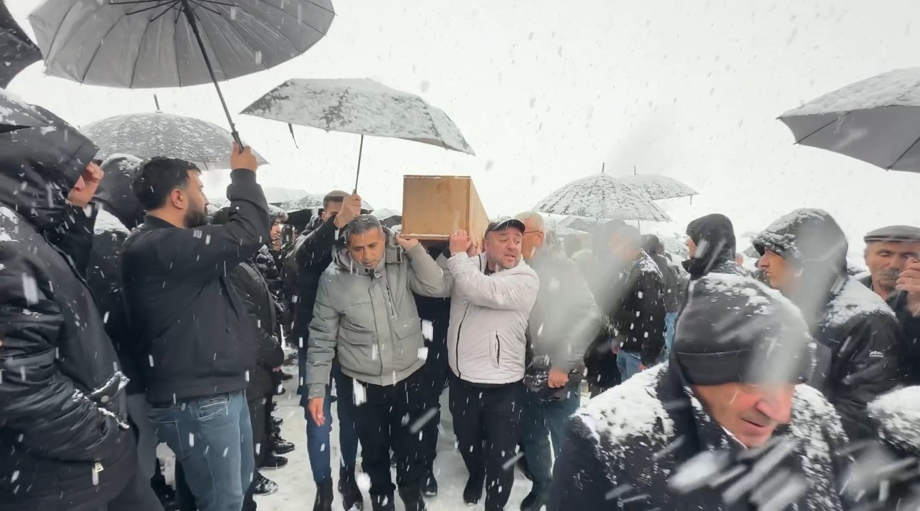 vandaki kazada hayatini kaybeden aile yan yana defnedildi 3 Gj2vNJMr