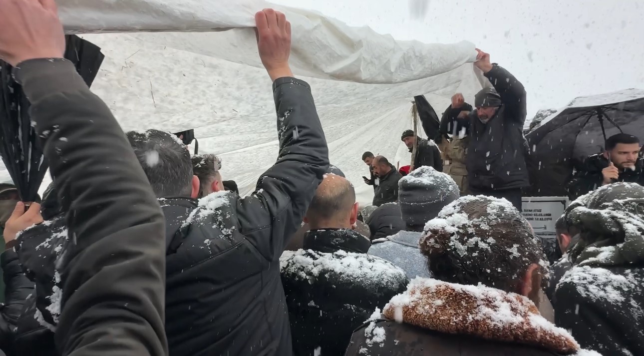 vandaki kazada hayatini kaybeden aile yan yana defnedildi 5 rB75IuNK