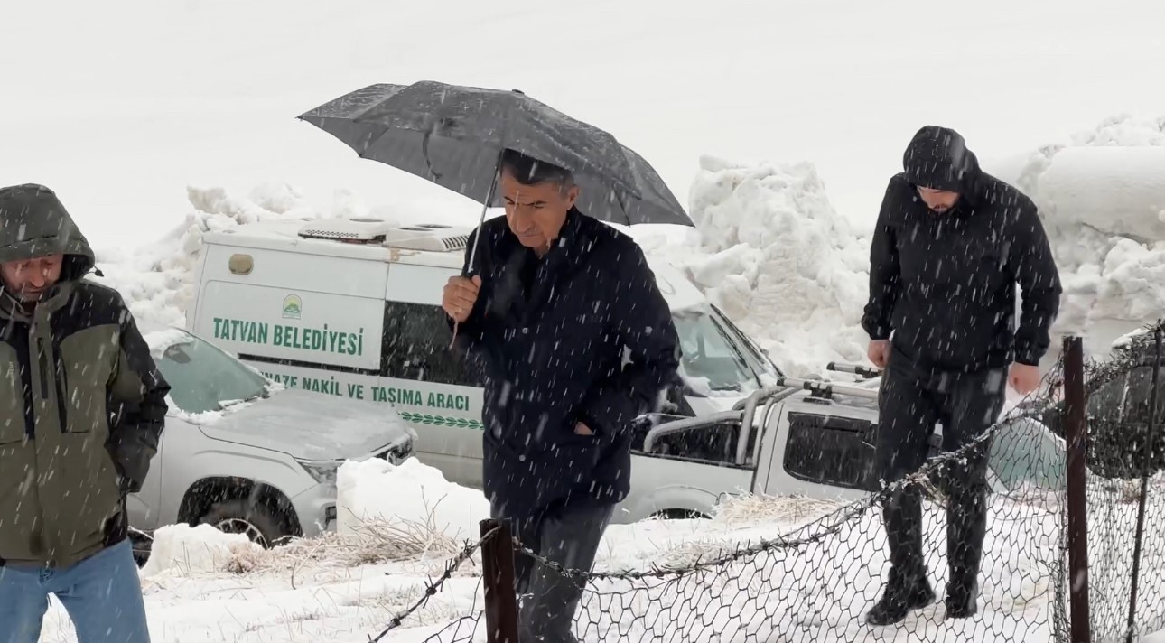 vandaki kazada hayatini kaybeden aile yan yana defnedildi 6 1enVDVl6