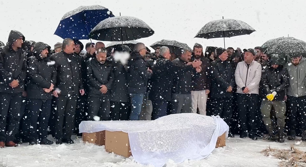 vandaki kazada hayatini kaybeden aile yan yana defnedildi 7 u5vSPOe3