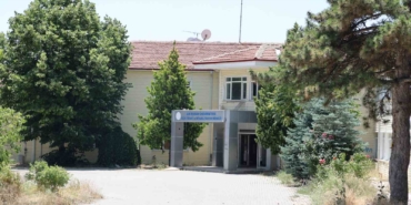 vandallar-eski-fizik-tedavi-merkezinin-duvarlarina-sprey-boyalarla-yazi-yazdi-vbHjtzhM.jpg