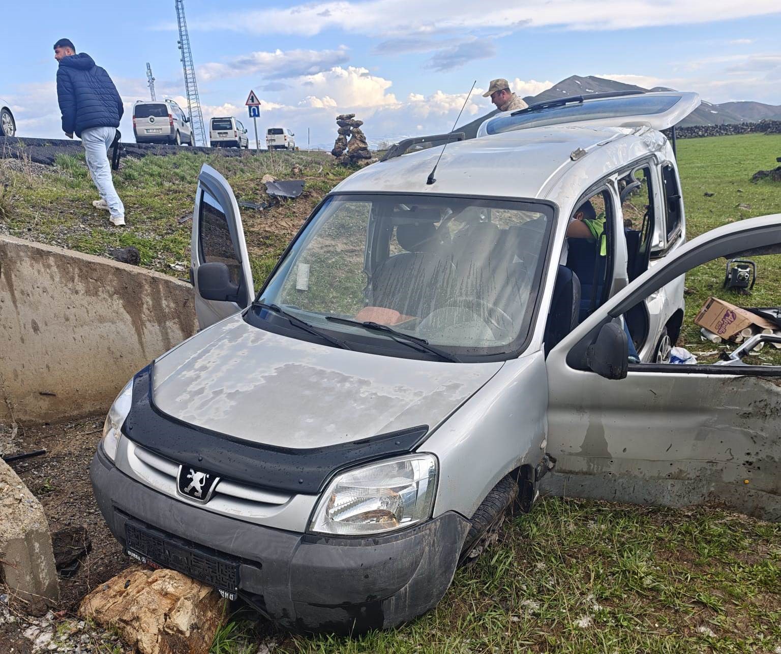 vanin caldiran ilcesinde trafik kazasi 5 yarali 3 OcX8Lzyy