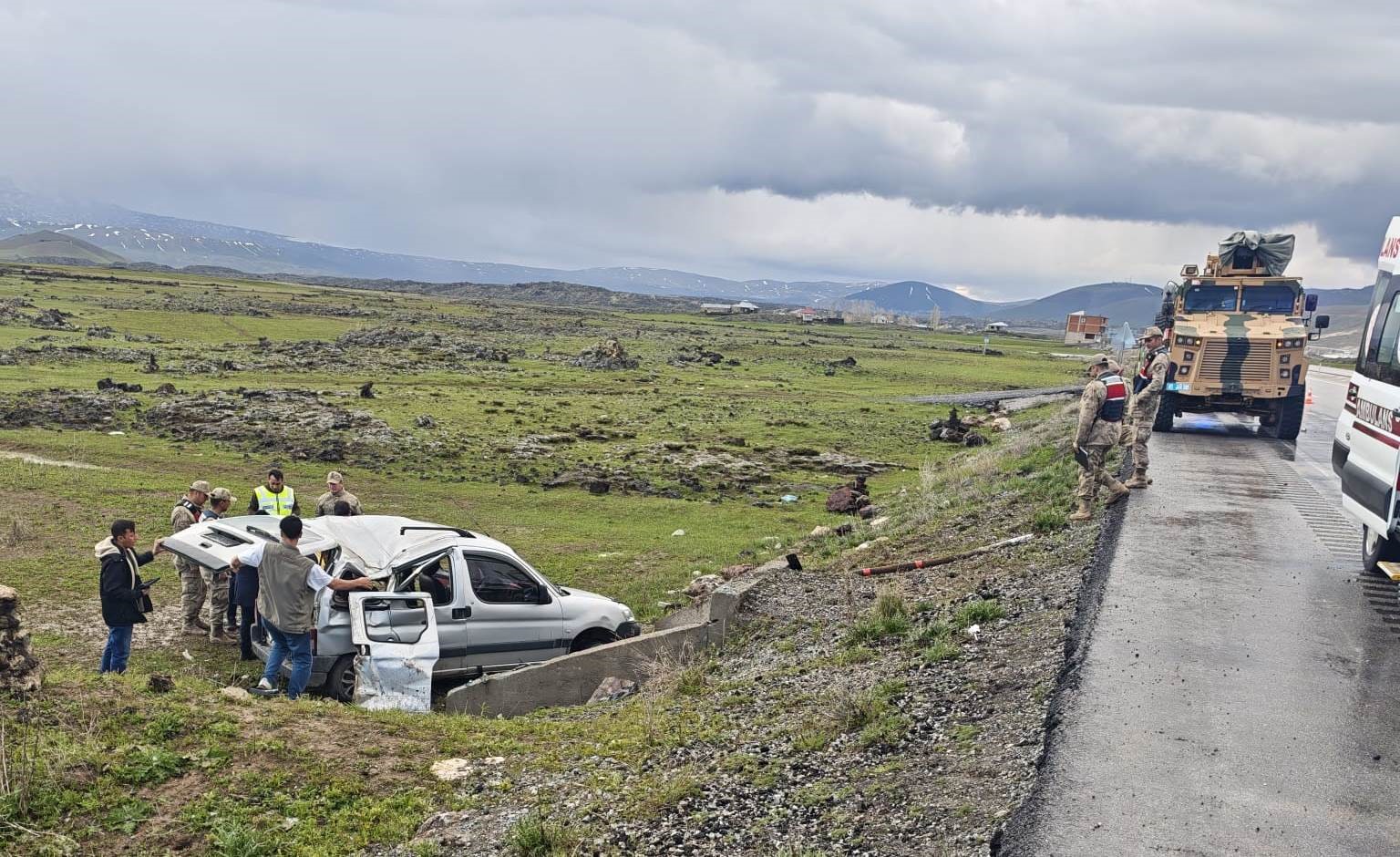vanin caldiran ilcesinde trafik kazasi 5 yarali 4 kcRQn7Ji