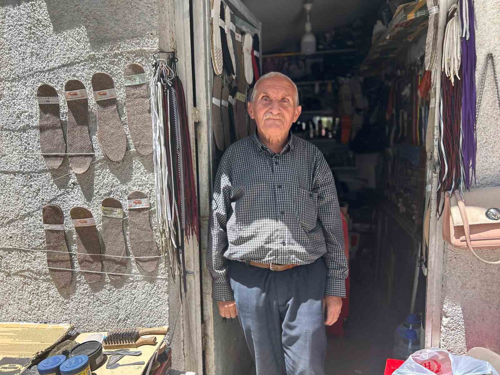Van’ın emektar ayakkabı ustası ilerleyen yaşına rağmen işinin başında 9 vanin emektar ayakkabi ustasi ilerleyen yasina ragmen isinin basinda 5 lbnd9aeK